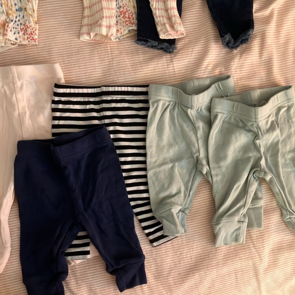 Lot of ~3 month bottoms - Picture 4 of 4